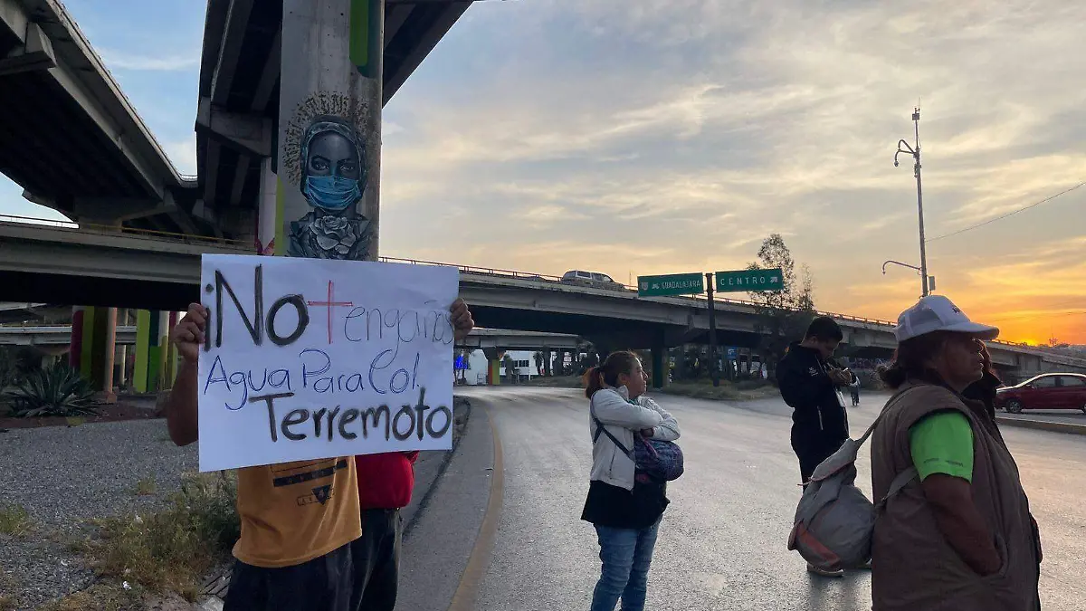 Manifestación vecinos de El Terremoto en distribuidor Juárez